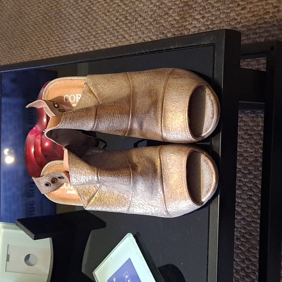 Shoe - Picture 1 of 6